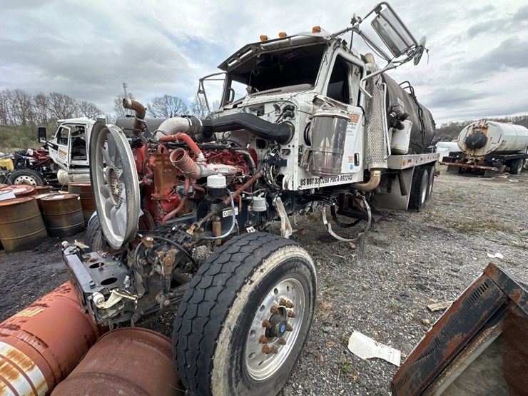 2012-peterbilt-388-image-1