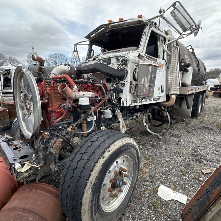 2012 PETERBILT 388