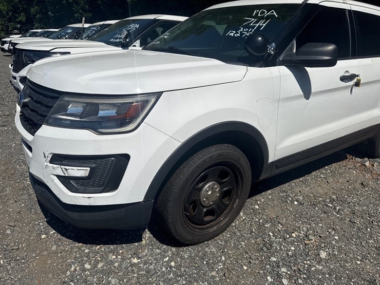 2017-ford-explorer-image-5