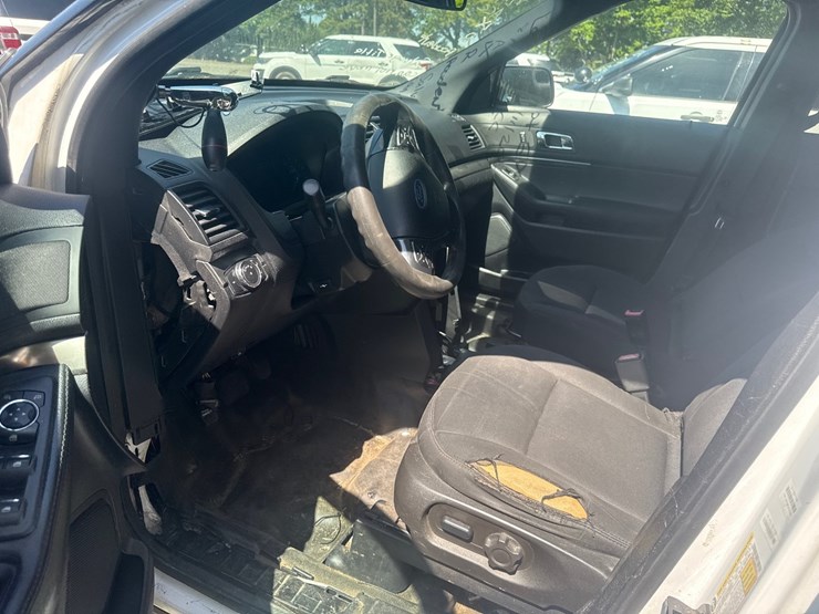 2019-ford-explorer-image-24
