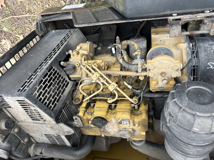 2015-caterpillar-c11-image-2