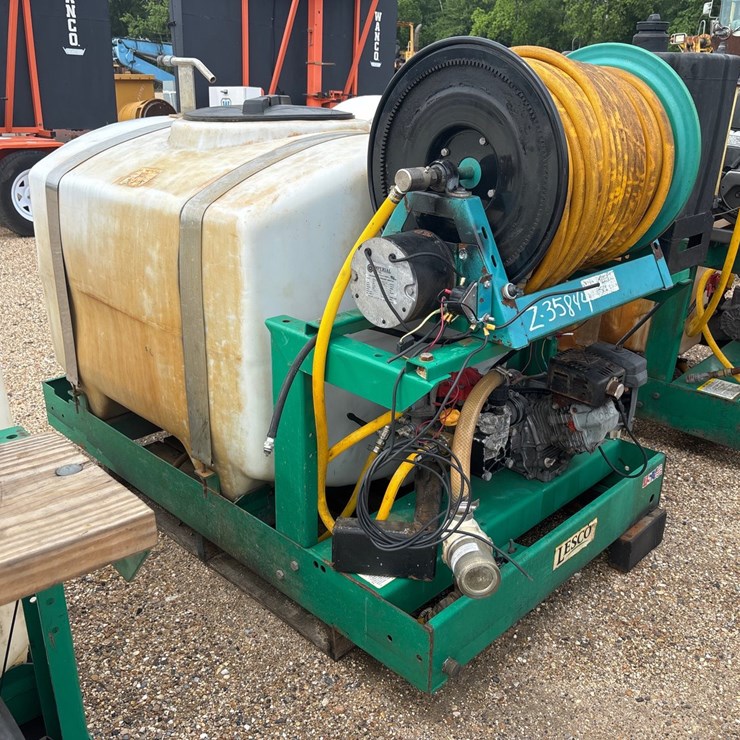 #35844 • 200 GALLON SPRAY TANKS WITH ELECTRIC REELS