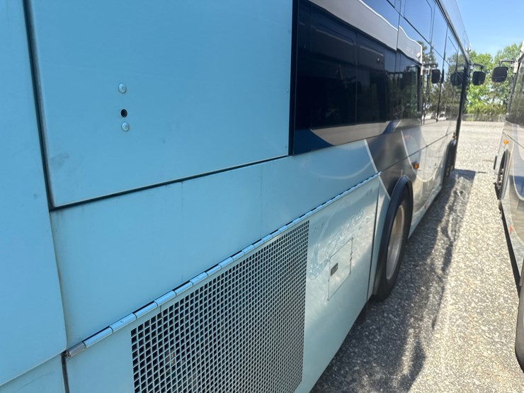 2012-gillig-low-floor-image-17