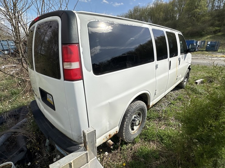 2012-chevrolet-express-image-4