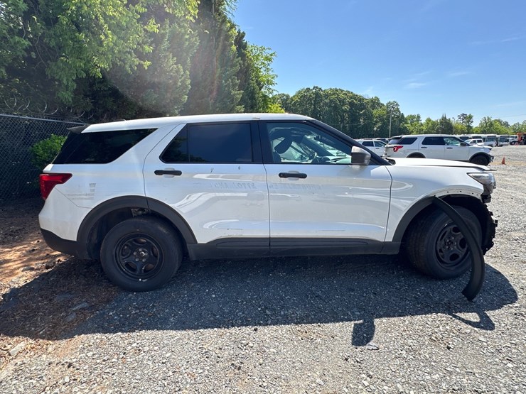 2021-ford-explorer-image-7