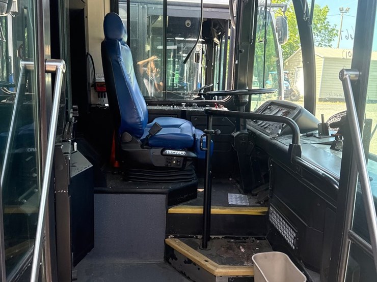 2012-gillig-low-floor-image-20