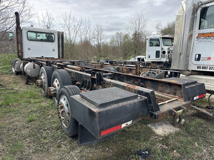 2013-peterbilt-388-image-4
