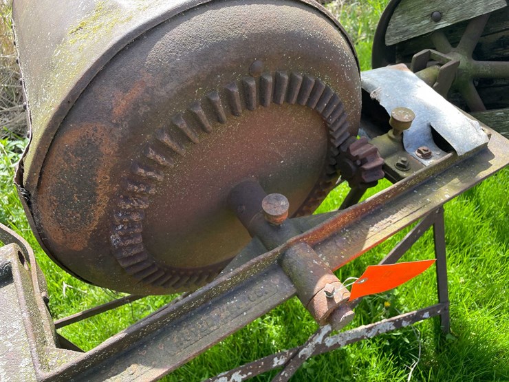 #5619-•-vintage-concrete-mixer-image-2