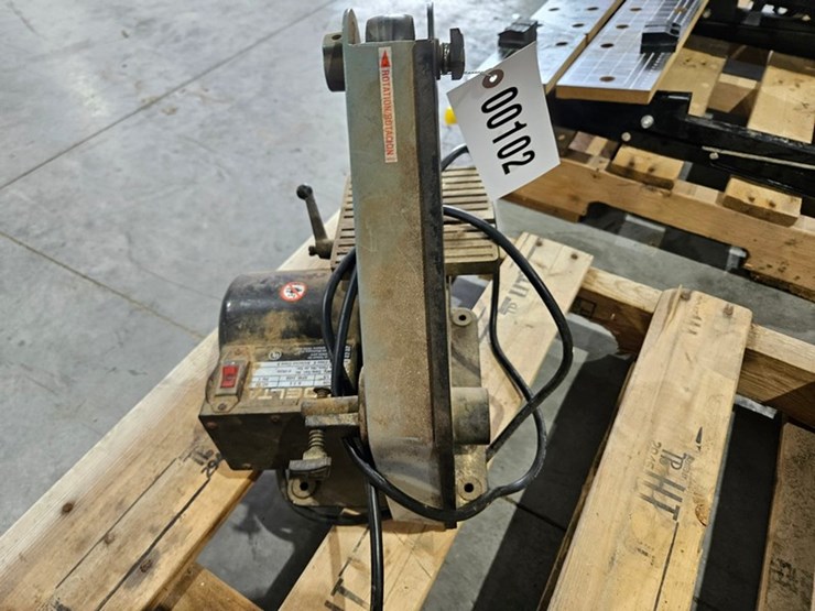 #102-•-delta-31-050-1"-belt-sander-image-4