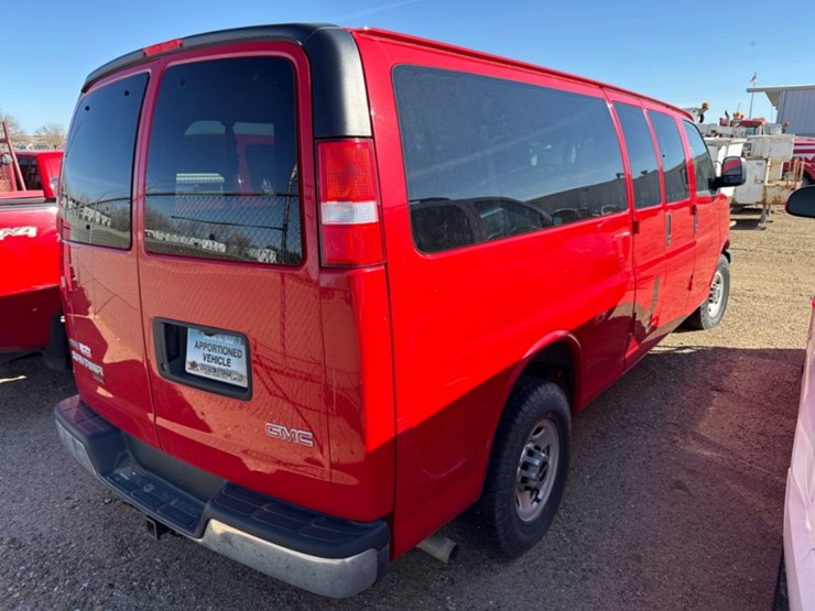 2012-gmc-savana-van-image-3