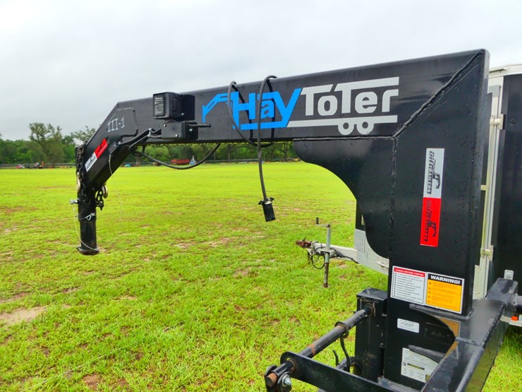hay-toter-goosneck-hay-trailer-image-9