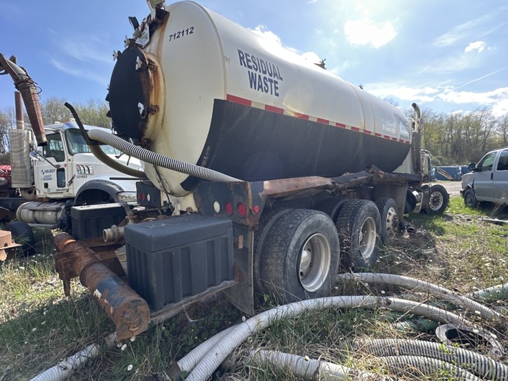 2012-peterbilt-388-image-4