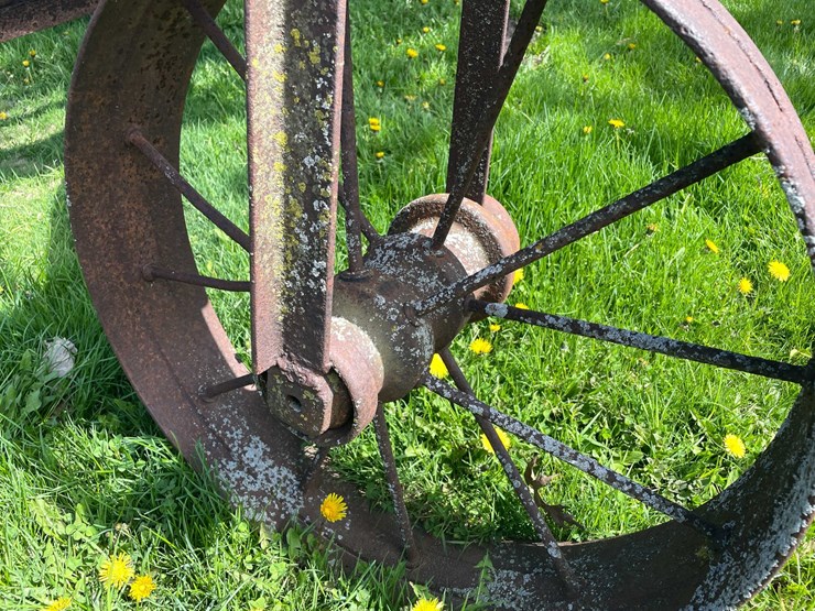 #5621-•-antique-adjustable-height-and-angle-pull-behind-road-grader-image-41
