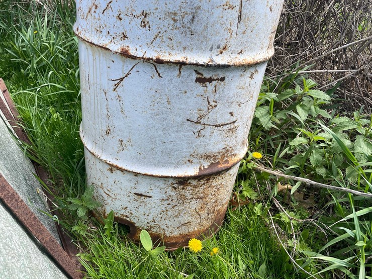#5618-•-fiber-glass-feed-cart-image-18