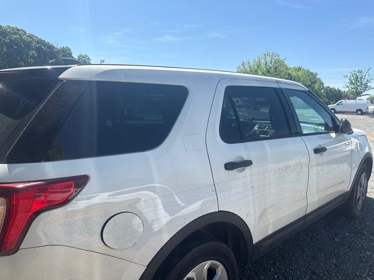 2019-ford-explorer-image-17