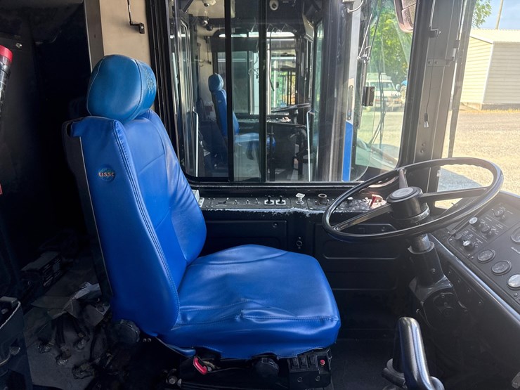 2007-gillig-low-floor-image-18