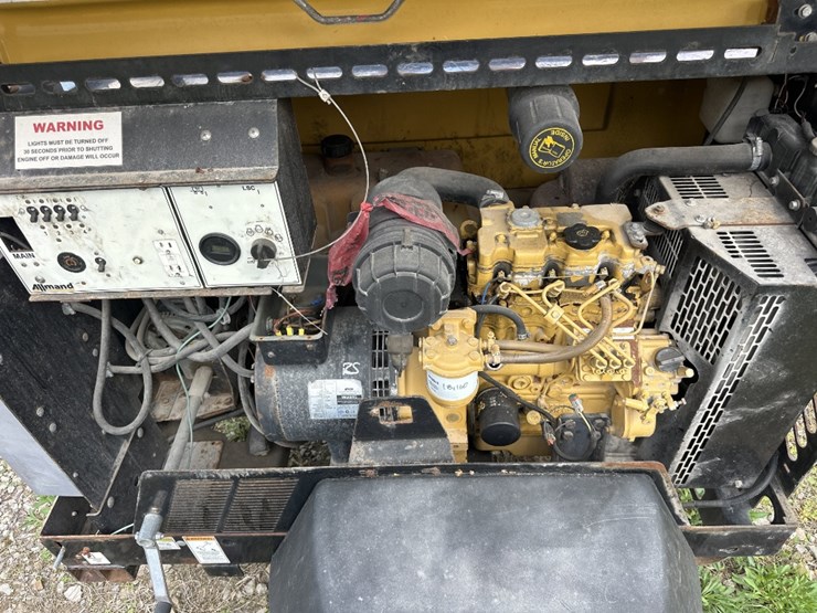 2015-caterpillar-c11-image-3