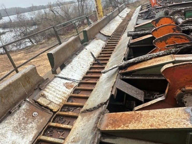 36ft-log-trough-conveyor-with-12inch-ladder-back-chain-and-electric-drive-image-1