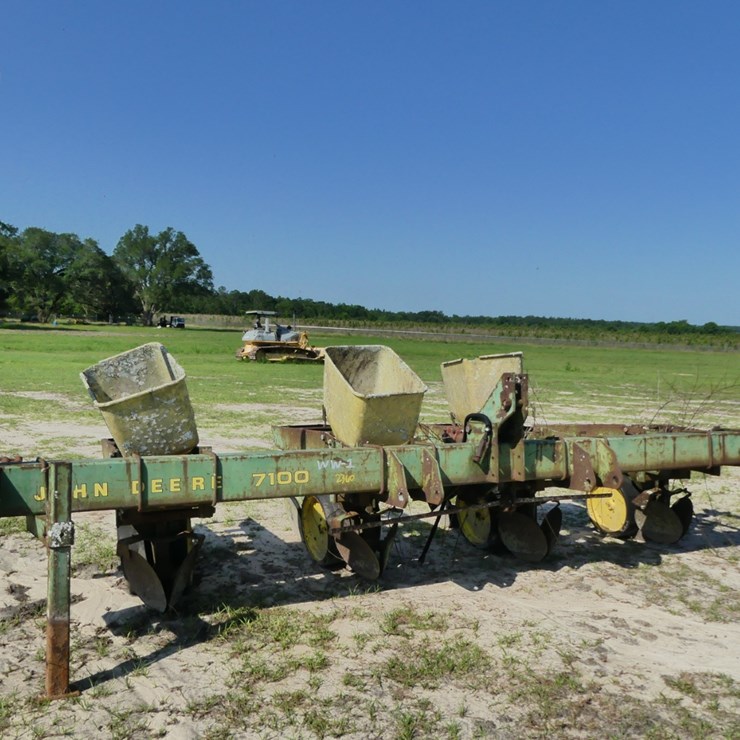 JOHN DEERE 7100