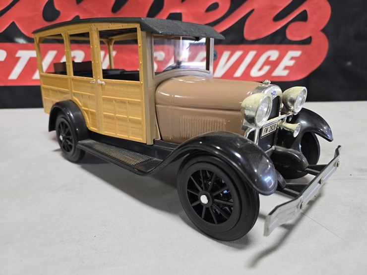 #84-•-jim-beam-1929-model-a-woodie-staton-wagon-decanter-image-8