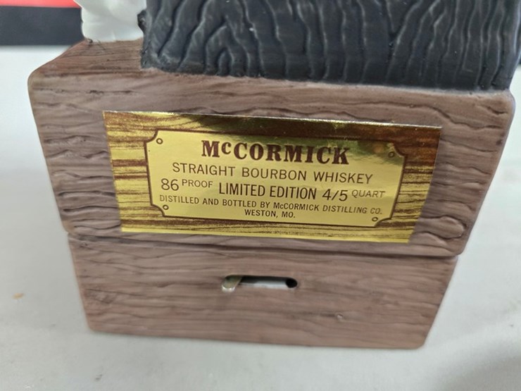 #95-•-mccormick-sincerely-elvix-'77-music-box-decanter-image-7