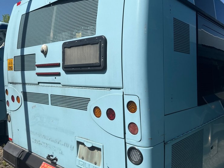 2012-gillig-low-floor-image-18