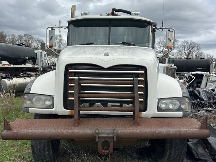 2007-mack-granite-image-2