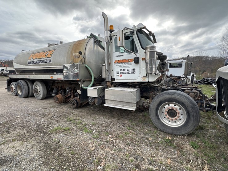 2014-international-paystar-5900i-image-2