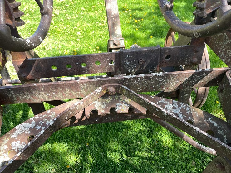 #5621-•-antique-adjustable-height-and-angle-pull-behind-road-grader-image-11