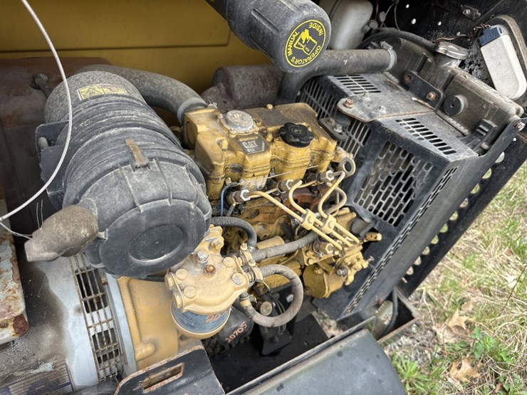 2015-caterpillar-c11-image-3