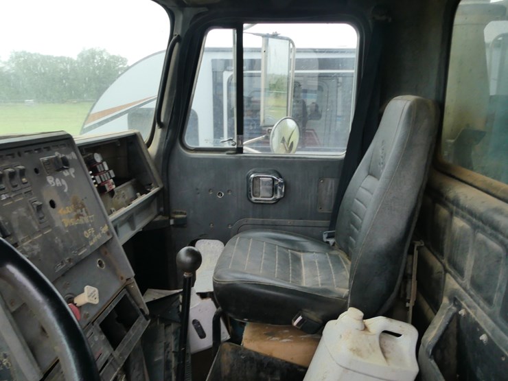 1999-mack-ch613-image-11