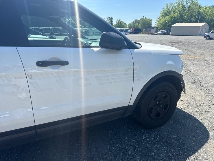 2019-ford-explorer-image-16
