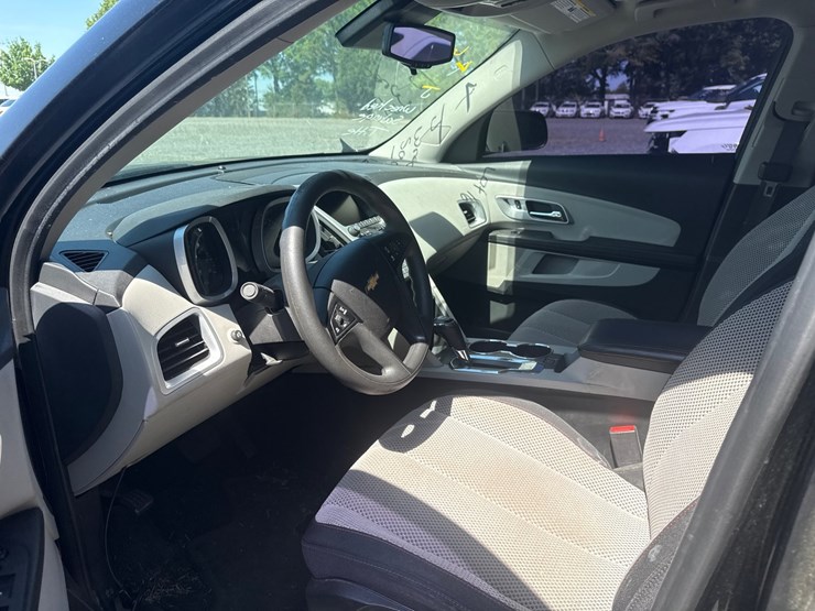 2017-chevrolet-equinox-image-27