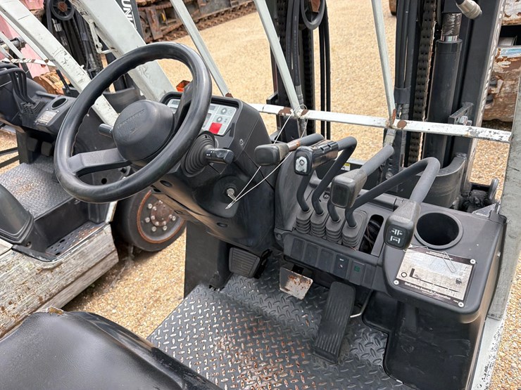 #16273-•-2015-nissan-cf50-forklift-image-6