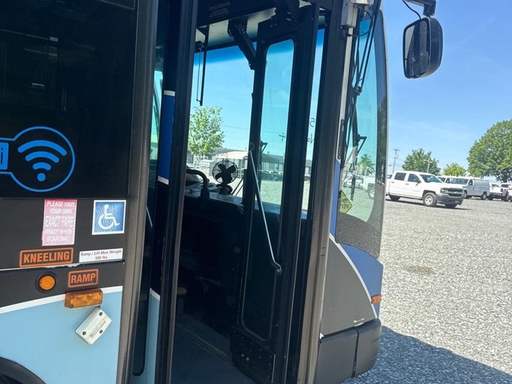 2007-gillig-low-floor-image-18