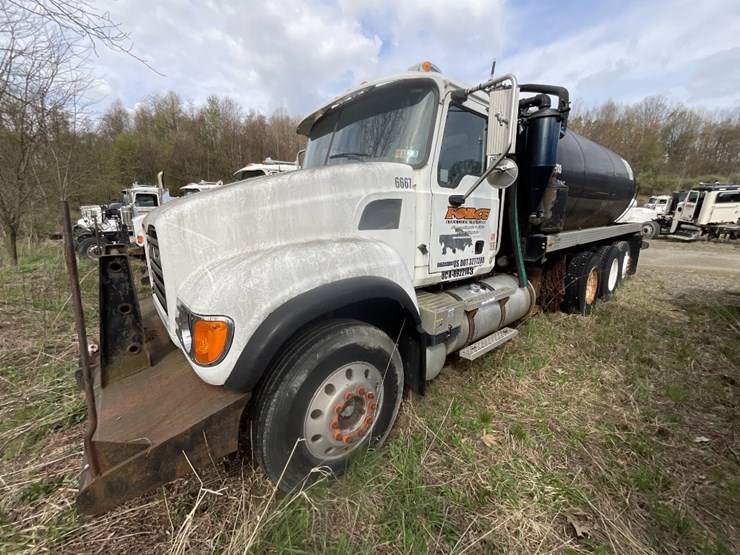2006-mack-cv713-image-1
