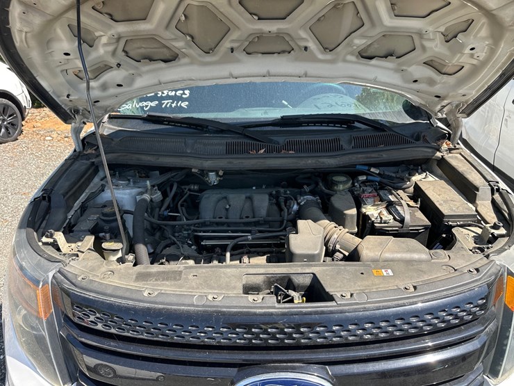 2015-ford-explorer-image-34