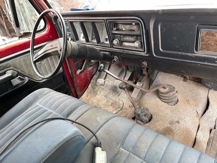 #5571-•-1979-ford-dually-with-modified-cab-image-38