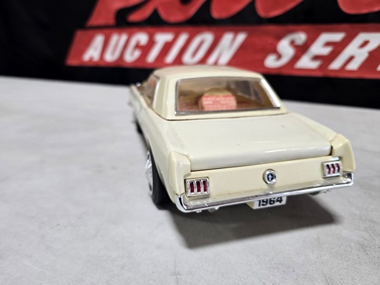 #80-•-jim-beam-1964-mustang-decanter-image-5