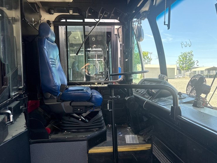 2012-gillig-low-floor-image-21