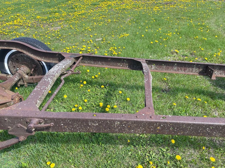 #5596-•-vintage-2-axle-car-frame-image-15