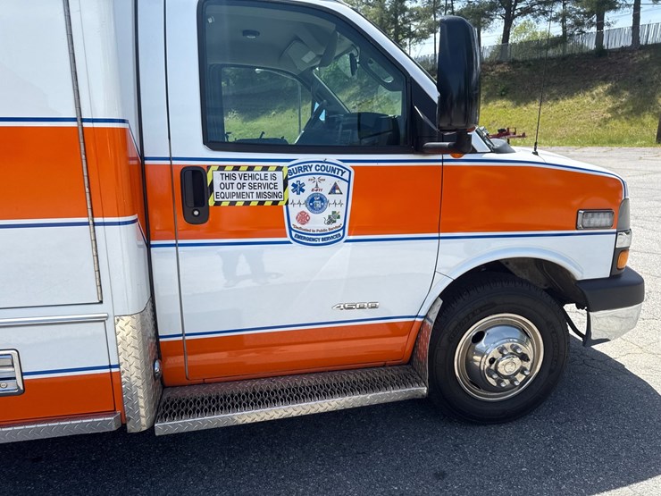 #9-•-2017-chevrolet-ambulance-4500-image-36