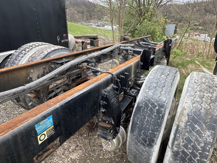 2019-peterbilt-567-image-5