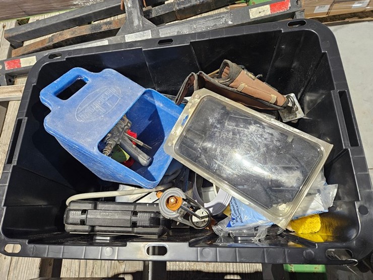 #75-•-lot-of-assorted-construction-items-image-2