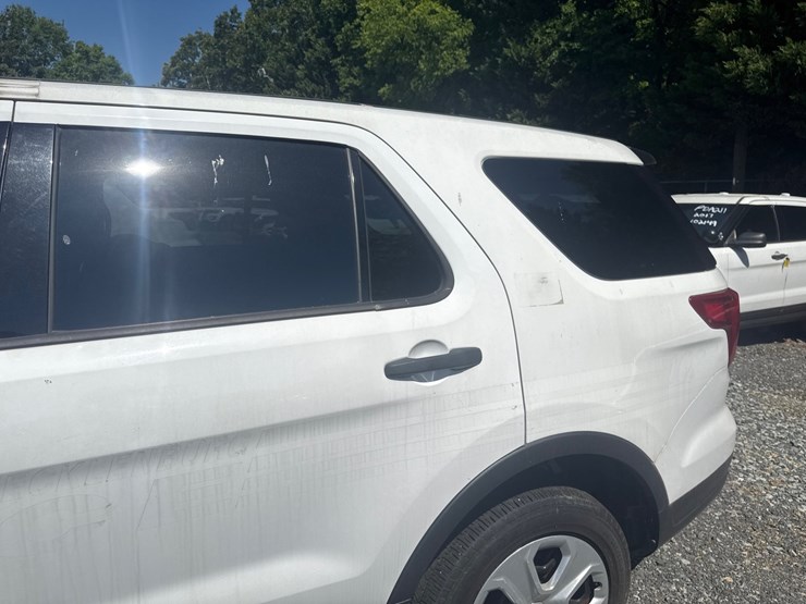 2019-ford-explorer-image-13