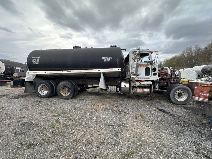 2012-peterbilt-388-image-10