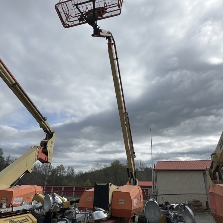 2014 JLG 800AJ