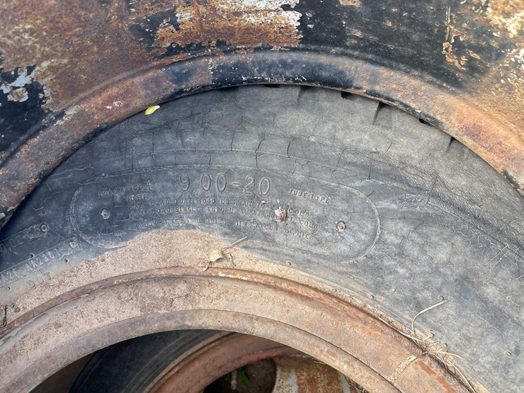 #5592-•-(4)-industrial-tires-image-7