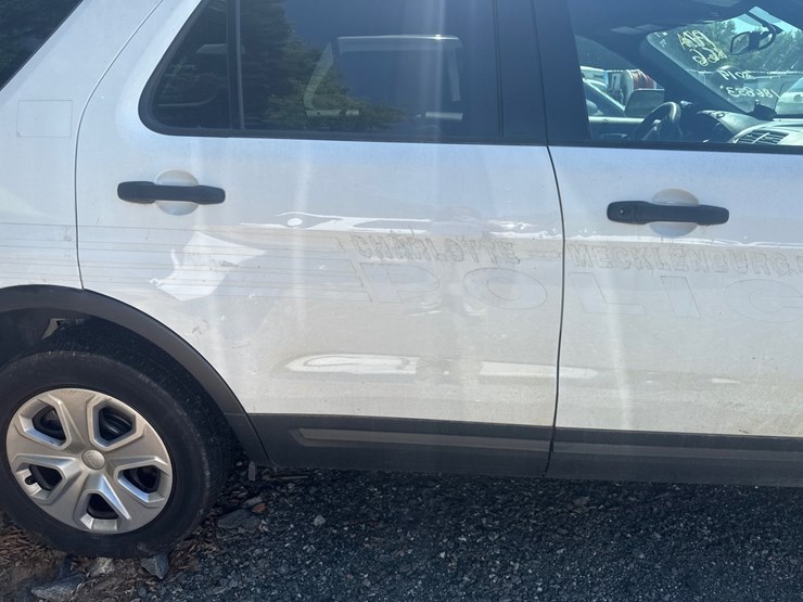 2019-ford-explorer-image-33