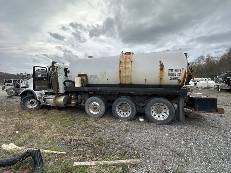 2012-peterbilt-388-image-9